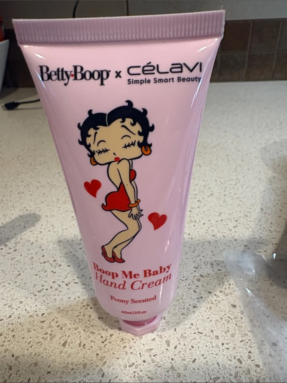 Betty Boop Pink and Black Cosmetic Pouch with 4 Piece Beauty Set - Picture 4 of 9